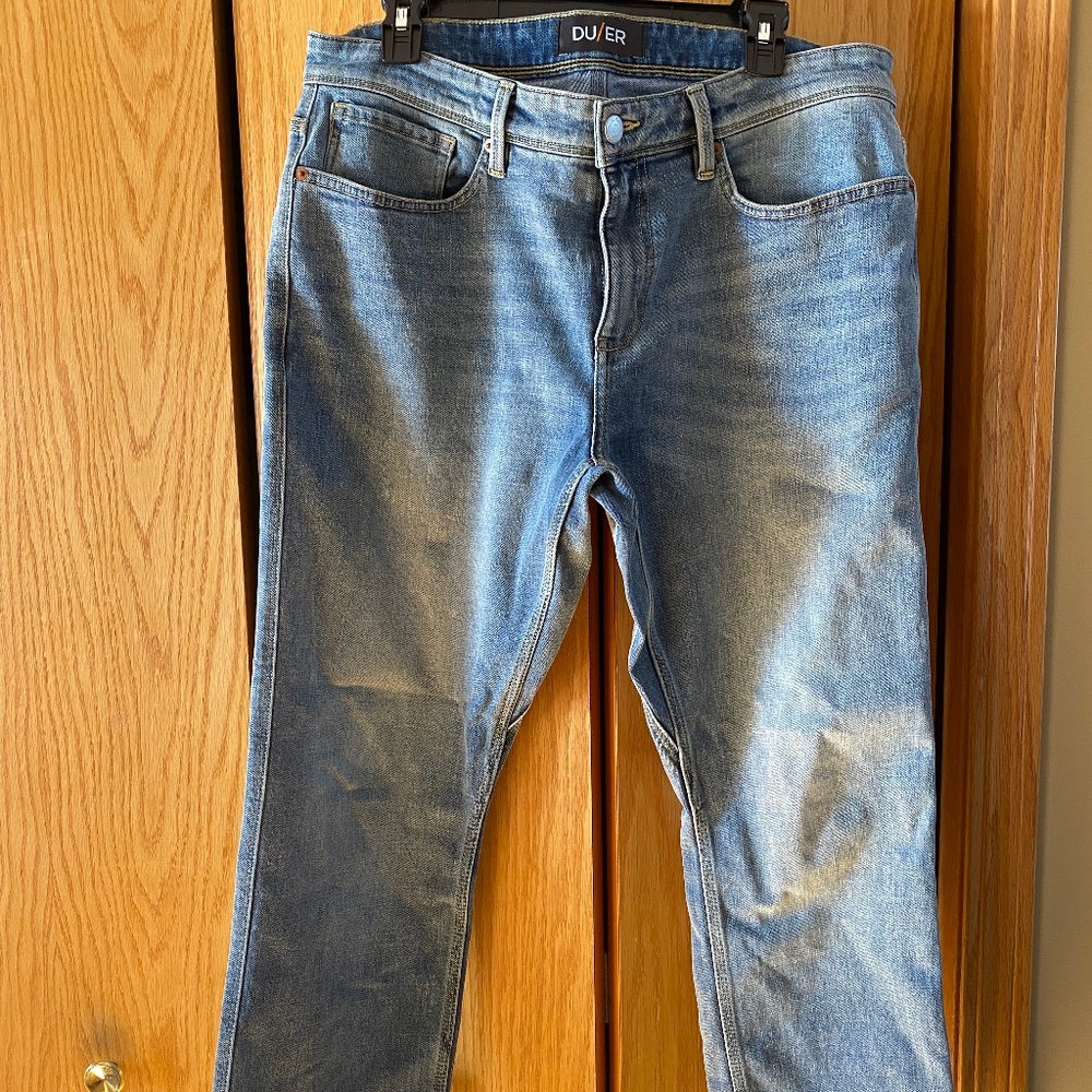 Duer Men's Jeans.  Performance Denim Straight Leg.  36x30.